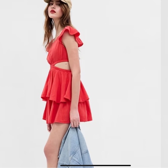 GAP Dresses & Skirts - Beautiful Ruffle Hem Mini Dress ❤️